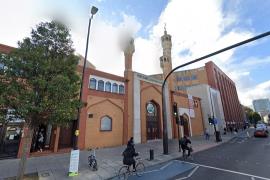 بازگشایی درهای پرازدحام ترین مسجد لندن به روی نمازگزاران