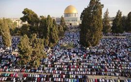 علی رغم ممانعت‌ها، ۶۰ هزار فلسطینی در مسجدالاقصی حضور یافتند