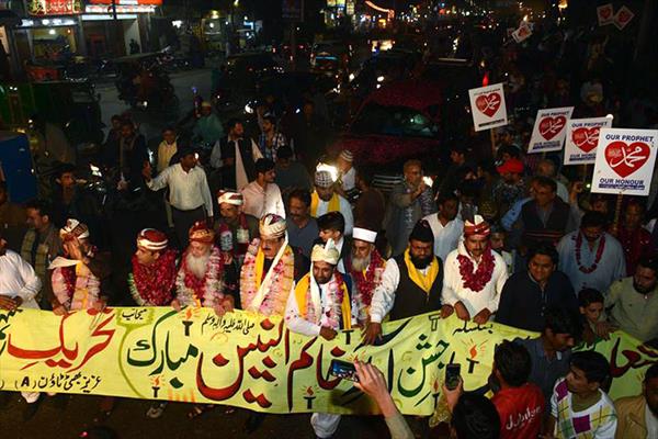  راهپیمایی جشن میلاد پیامبر (ص) در پاکستان آغاز شد+تصاویر
