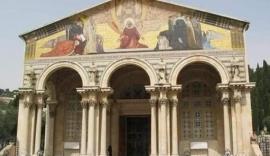 مسلمانان فلسطینی مانع آتش زدن کلیسا به دست یک صهیونیست شدند