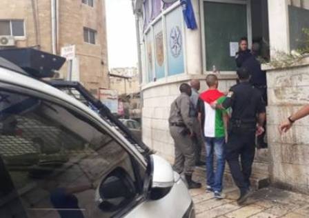 بازداشت جوان فلسطینی با لباس شبیه به پرچم فلسطین مقابل مسجدالاقصی