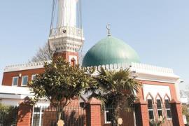 پخش اذان از مسجد «میدنهد» انگلیس برای نخستین‌بار 