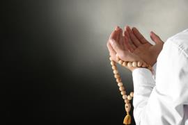 نماز به برکت چه ذکری در تشهد قبول می‌شود؟