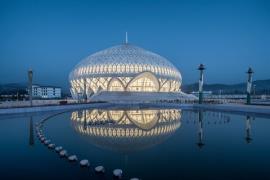 تئاتر عظیم در چین با الهام از مسجد جامع عمان ساخته شده + تصاویر