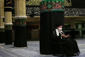 مراسم عزاداری با حضور رهبر انقلاب در حسینیه امام خمینی(ره)